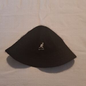 Kangol child one size black 80% Angola & 20% polyester super soft